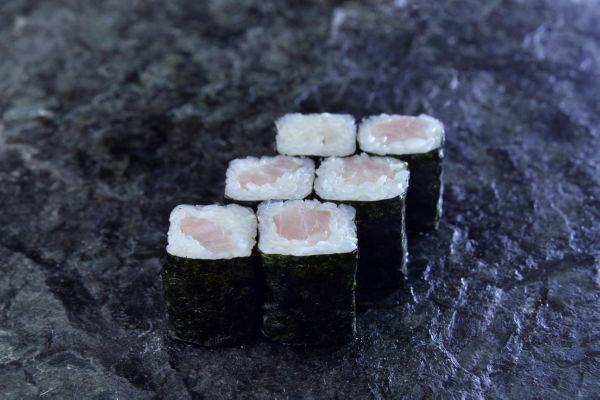 Ролл с окунем 