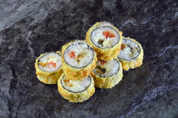 Теплый ролл с угрем 